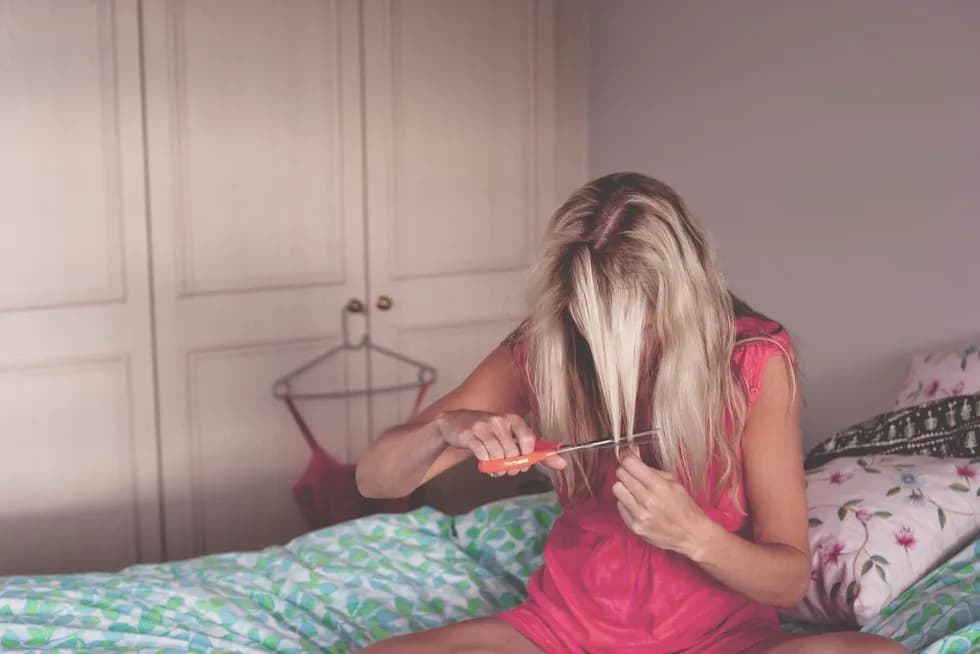 Sennik ścięte włosy - sen o ścinaniu włosów