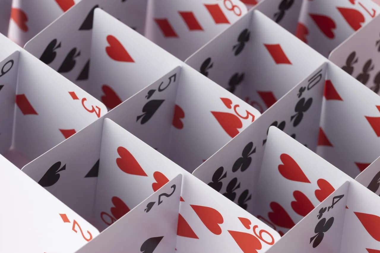 Czerwień i czerń, czyli duchowa symbolika kolorów kart