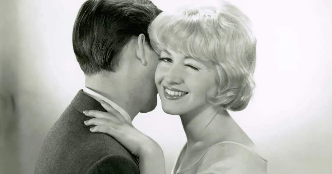 Przytulać się we śnie: Co oznacza ten symbol w świecie marzeń sennych?