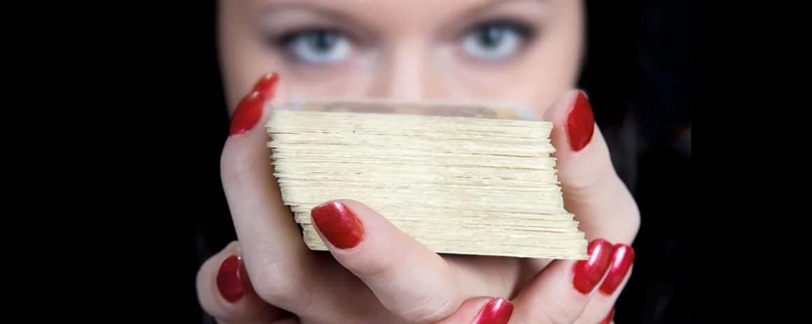 Czy karty tarota są niebezpieczne: poznaj prawdę o zagrożeniach i skutkach