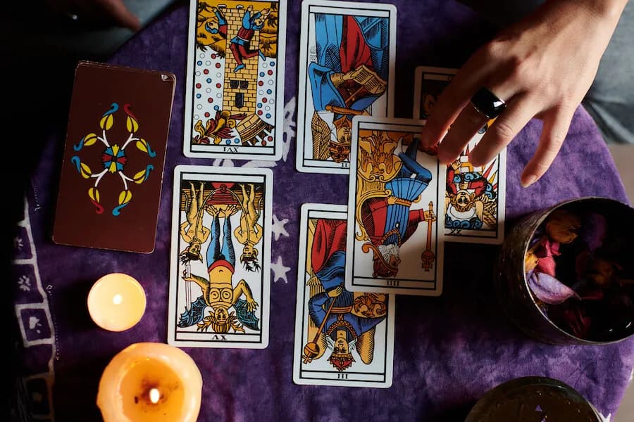 Czy tarot to grzech? Poznaj stanowisko Kościoła katolickiego na temat kart